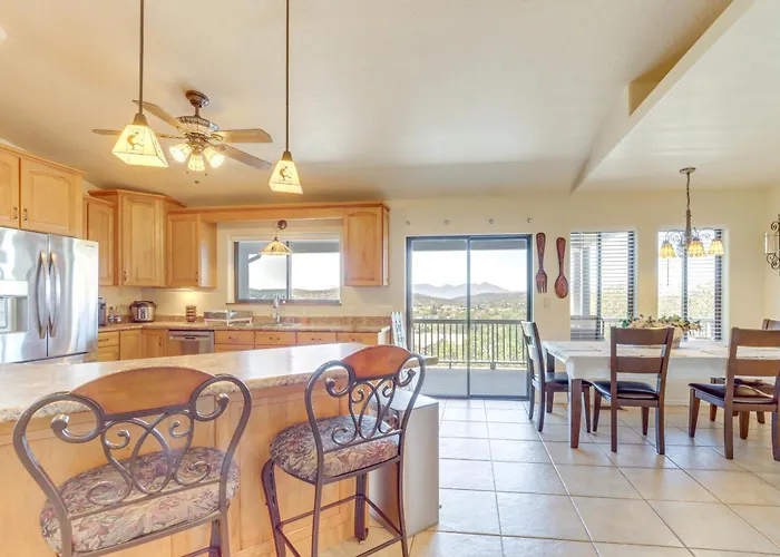Stunning Mountain Views: Peaceful Retreat! Holiday home *
