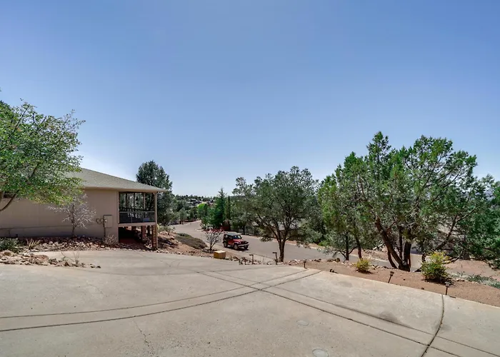 Stunning Mountain Views: Peaceful Retreat!