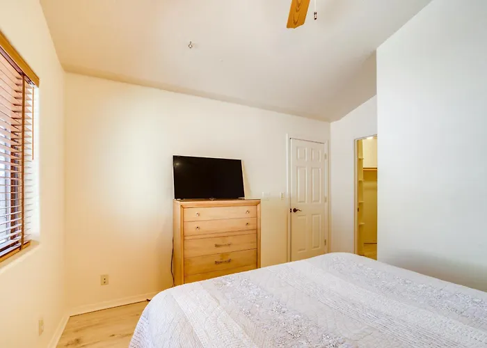 Holiday home Stunning Mountain Views: Peaceful Retreat!